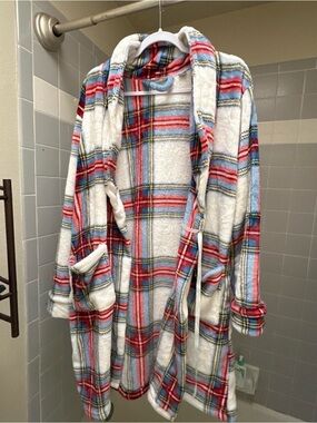 Ardour Plush Plaid Hooded Robe in Light Blue, Red & Cream